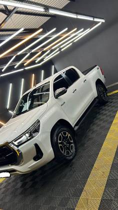 TOYOTA HILUX 2.8 D-4D TURBO DIESEL CD SR 4X4 AUTOMÁTICO TOYOTA HILUX 2.8 D-4D TURBO DIESEL CD SR 4X4 AUTOMÁTICO